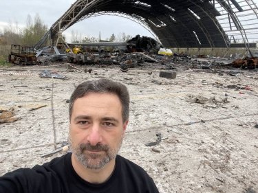 Фото 2 — "Укрпошта" випустить марку з дитячим малюнком літака "Мрія"