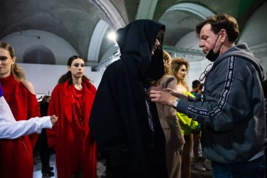 Фото 21 — Ukrainian Fashion Week відкрила 50-й сезон: на честь ювілею на подіум повернулися Бизов та Анісімов