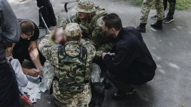 Фото 6 — В Чернигове на уличной выставке боеприпасов сработал гранатомет: ранены четверо детей и четверо взрослых