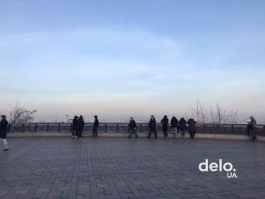 Фото 15 — Протестовавшие под Радой оставили после себя битую брусчатку и мусор (ФОТО, ВИДЕО)