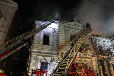 Фото 19 — РФ атаковала Харьков ракетами, попав в гостиницу Kharkiv Palace и жилой дом: 28 пострадавших (ФОТО)