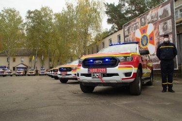 Фото 2 — ГСЧС получила 80 аварийно-спасательных пикапов (ФОТО)
