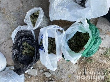 Фото 2 — Полиция задержала группу наркоторговцев на Закарпатье