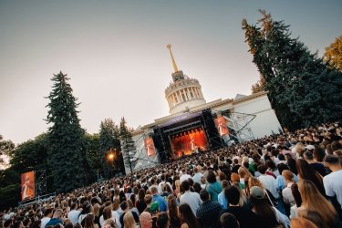 Фото 2 — "Мішо, подивися, скільки людей ти зібрав": у "Де, Що, Інше" відбувся перший великий концерт пам’яті фронтмена ADAM