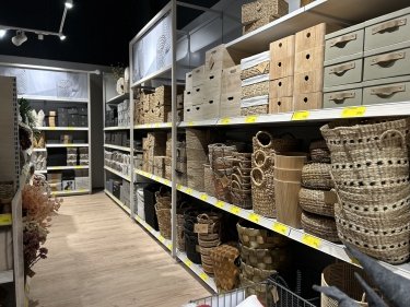 Фото 2 — JYSK открыл восстановленный магазин в уничтоженном в начале войны ТЦ в Гостомеле (ФОТО)