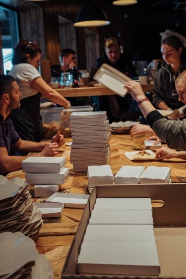 Фото 17 — Как в условиях войны готовить 15 тысяч порций в день: истории бизнеса и волонтерства киевских рестораторов