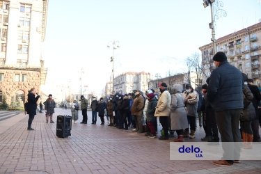 Фото 7 — Киевляне митингуют под КГГА против повышения цен на проезд в транспорте: "Месячный абонемент дороже, чем в Париже!" (ФОТО)