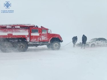 Фото 12 — Из-за непогоды в Украине заработал штаб по ликвидации ЧС на дорогах: самая проблемная - Одесская область (ФОТО)