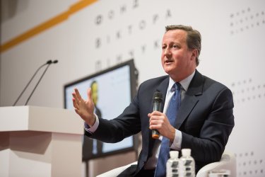 Фото 2 — Главные тезисы Дэвида Кэмерона в Киеве. Что британский экс-премьер говорил об Украине