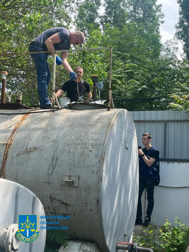 Фото 3 — В Николаевской области директора АЗС поймали на торговле "бодягой": ее продавали и бюджетным организациям (ФОТО)