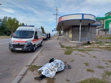 Фото 11 — В Николаеве в результате обстрела остановки транспорта погибли 3 и ранены 12 человек (ФОТО)
