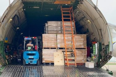 Фото 2 — Украинский грузовой авиалайнер перевез из Азии в США 80 тонн автозапчастей