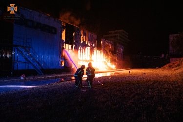 Фото 14 — В Тернополе сгорел завод по производству пенопласта (ФОТО, ВИДЕО)