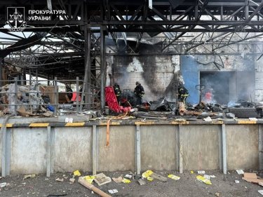Фото 2 — Росія тричі за добу атакувала дронами  депо "Нової пошти" у Харкові
