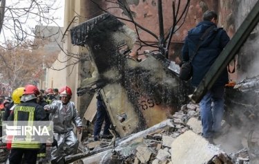 Фото 2 — В Ірані військовий літак врізався у шкільний спортзал, загинули троє людей (ФОТО, ВІДЕО)