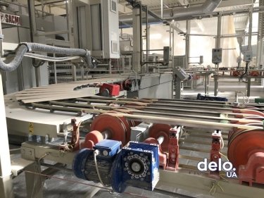 Фото 6 — Производство осуществляют роботы: Эпицентр открыл под Киевом завод по изготовлению плитки