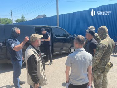 Фото 3 — ГБР задержало руководителей Госпродпотребслужбы Харьковской области: облагали "данью" предпринимателей