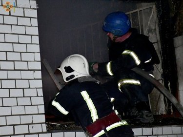 Фото 12 — Николаев снова под обстрелами: разрушен травмпункт, сгорел склад с лекарствами, есть раненые (ФОТО)