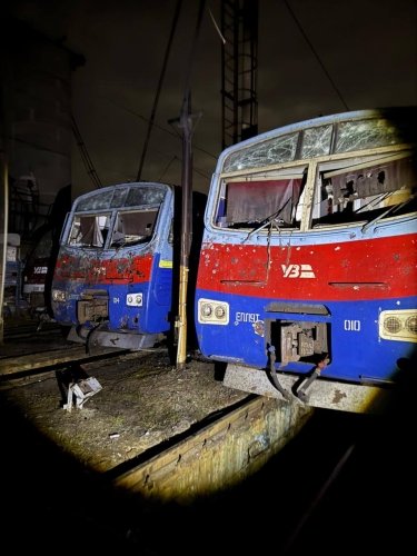 Фото 2 — РФ масовано атакувала залізницю в Полтаві: пошкоджено локомотивне депо (ФОТО)