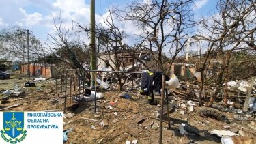 Фото 4 — Российские войска ударили по пятиэтажке в Вознесенске: 12 человек ранены (ФОТО)