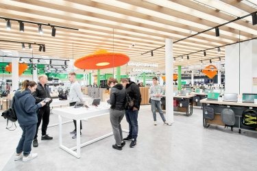 Фото 2 — COMFY открыл новый флагманский магазин в Киеве