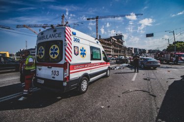 Фото 3 — В Киеве столкнулись Chevrolet и Skoda, четверо погибших (ФОТО, ВИДЕО)