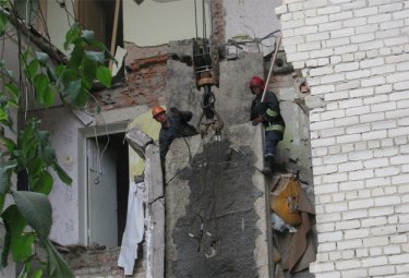 Фото 2 — В Луцке обрушился жилой дом, есть жертвы (ОБНОВЛЕНО)