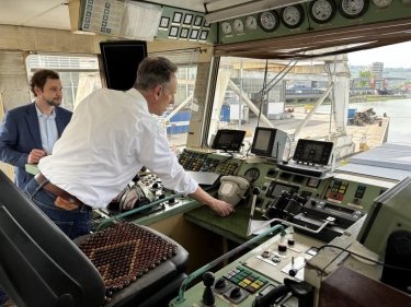 Фото 4 — На судна "Українського дунайського пароплавства" встановлюють двигуни Mitsubishi (ФОТО)