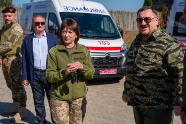 Фото 3 — Рятуємо життя: Епіцентр планує до кінця року передати медикам 100 реанімобілів