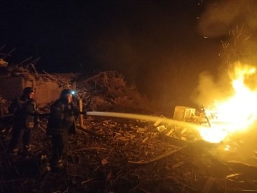 Фото 2 — Захватчики управляемой авиабомбой ударили по Орехову