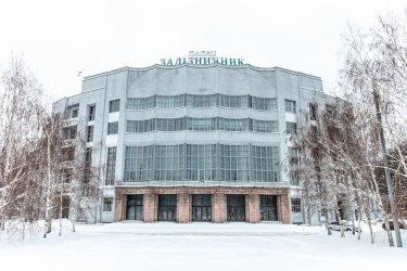 Фото 2 — Оккупанты ударили ракетами по памятнику архитектуры - Дворцу культуры "Железнодорожник" в Харькове