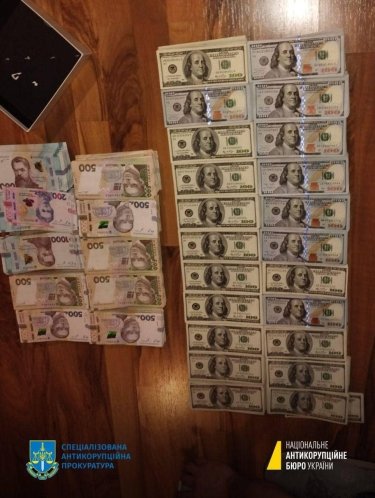 Фото 12 — СБУ та НАБУ провели масові обшуки у Запорізькій мерії та ОВА через розкрадання гумдопомоги: що знайшли