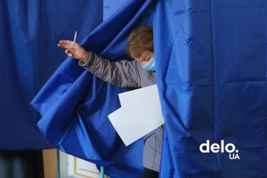 Фото 21 — День выборов: как Украина голосует во время пандемии (ФОТОРЕПОРТАЖ)