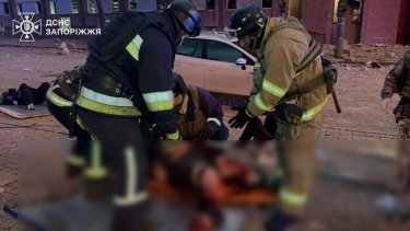 Фото 9 — Росія атакувала промислову інфраструктуру Запоріжжя: 13 загиблих, понад 100 поранених (ФОТО, ВІДЕО)