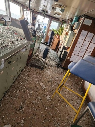 Фото 3 — Во время атаки РФ в порту "Южный" повреждено судно с грузом кукурузы (ФОТО)