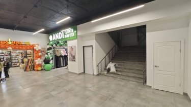 Фото 2 — У Дніпрі після обстрілу відновили пошкоджений торговий центр: які магазини вже працюють