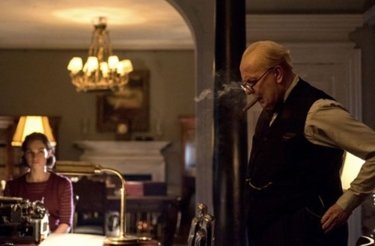 Фото 3 — Черчилль и броневик: о фильме "Темные времена"