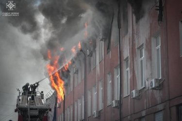 Фото 21 — В Одессе произошел масштабный пожар в здании завода сельхозмашин (ФОТО, ВИДЕО)