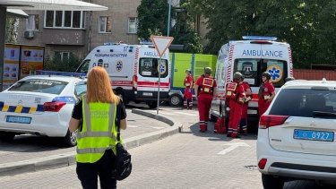 Фото 5 — Стрілянина у McDonald's в Черкасах: є поранений, персонал та відвідувачів евакуювали (ФОТО)