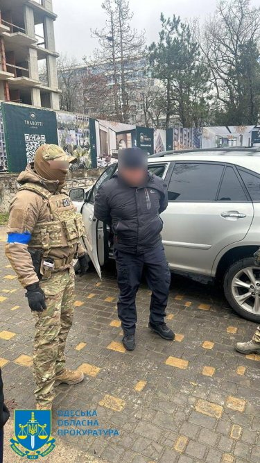 Фото 8 — Полиция и СБУ поймали таможенника на взятке за ввоз из Молдовы 4 миллиона гривен (ФОТО)