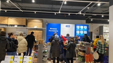 Фото 6 — JYSK открыл восстановленный магазин в уничтоженном в начале войны ТЦ в Гостомеле (ФОТО)