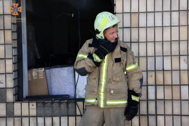 Фото 6 — В ГСЧС показали тушение пожара на центральном рынке Днепра (ФОТО, ВИДЕО)