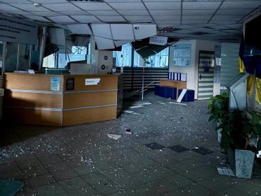 Фото 3 — В Киеве повреждено здание налоговой в результате российской атаки (ФОТО)