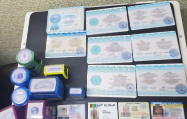 Фото 2 — В Хмельницкой области накрыли типографию, делавшую поддельные дипломы и Covid-сертификаты