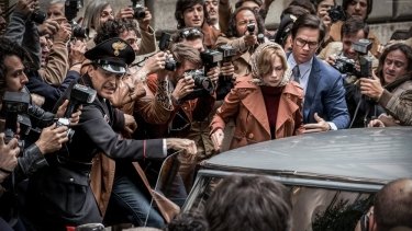 Фото 3 — Супер-старики и перемена мест слагаемых: о фильме Ридли Скотта "Все деньги мира"