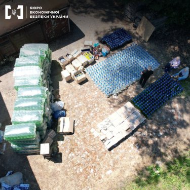 Фото 7 — В Киевской области нашли подпольное производство спирта: сбывали оптом "своим" людям (ФОТО)