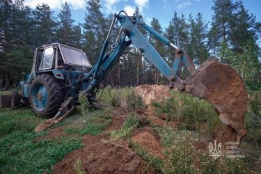Фото 6 — В Лимані досліджують два місця поховань при окупації: в одному біля 200 могил, в іншому братська могила (ФОТО)