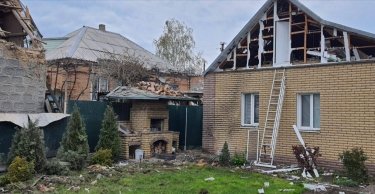 Фото 8 — Россияне в очередной раз обстреляли Никопольский район: повреждено агропредприятие и дома (ФОТО)