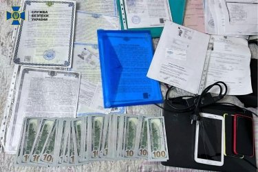 Фото 6 — СБУ задержала в Харькове банду "черных риелторов", которой помогал полицейский: все подробности (ФОТО, ВИДЕО)
