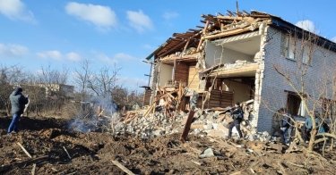 Фото 3 — Российские военные атаковали Сумщину - разрушили дом